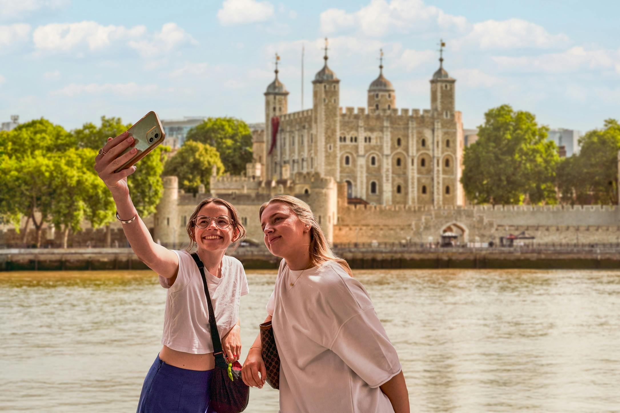Tower of London: Guided Tour + Thames River Cruise + Crown Jewels Access - Photo 1 of 13
